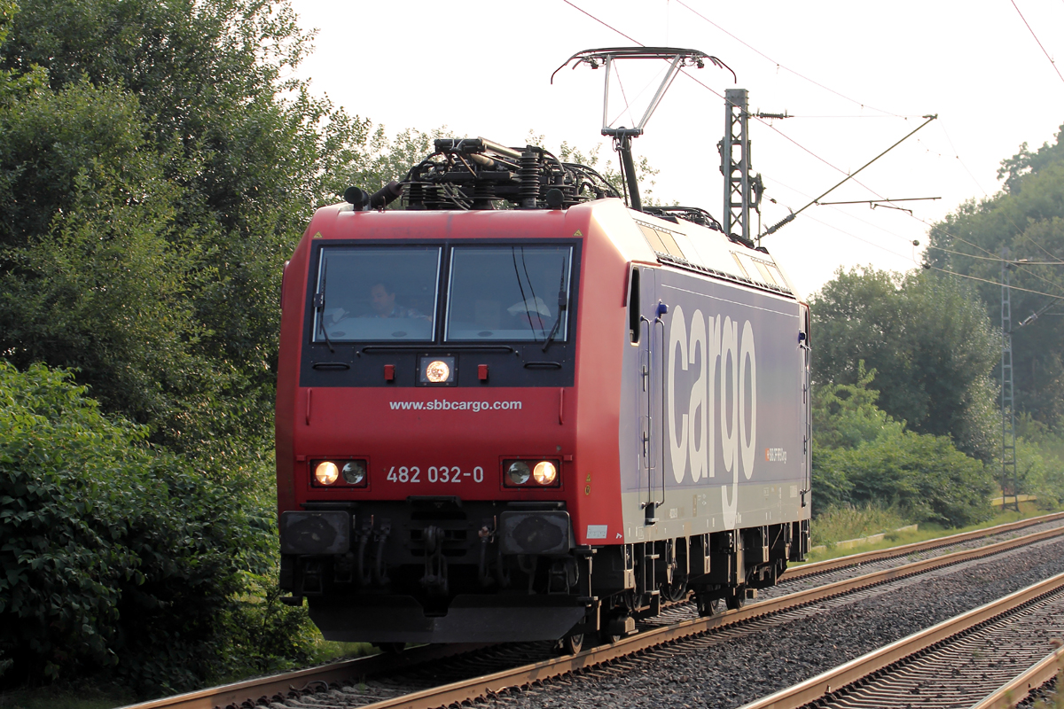482 032-0 auf der Hamm-Osterfelder Strecke am BÜ bei KM 37,285 am 29.8.2013
