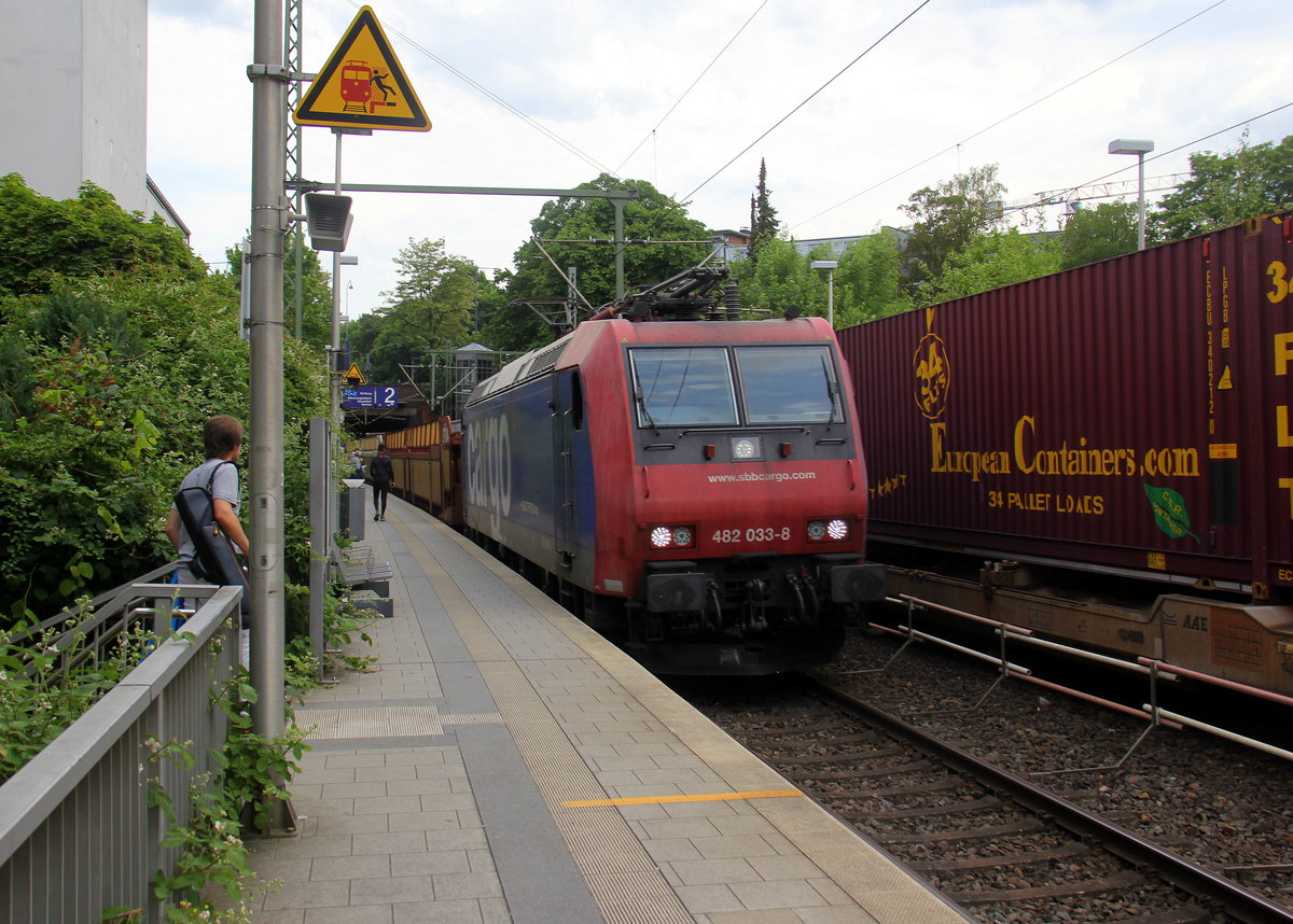 482 033-8 von der SBB-Cargo kommt aus Richtung Köln,Aachen-Hbf und fährt durch Aachen-Schanz mit einem mit einem Autolleerzug aus Safenwil(CH) nach Zeebrugge-Ramskapelle(B) und fährt in Richtung Aachen-West. 
Aufgenommen vom Bahnsteig von Aachen-Schanz. 
Bei Sonnenschein am Nachmittag vom 4.6.2019.