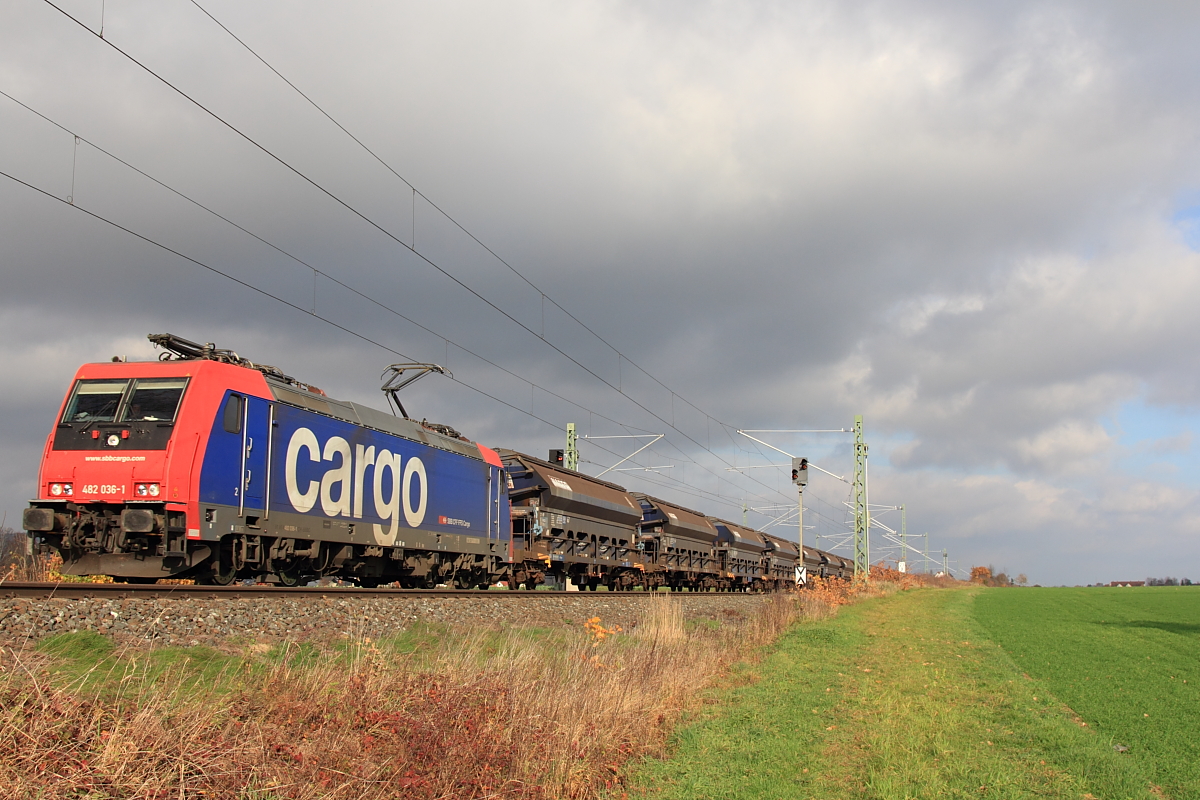 482 036-1 SBB Cargo bei Staffelstein am 12.11.2015.