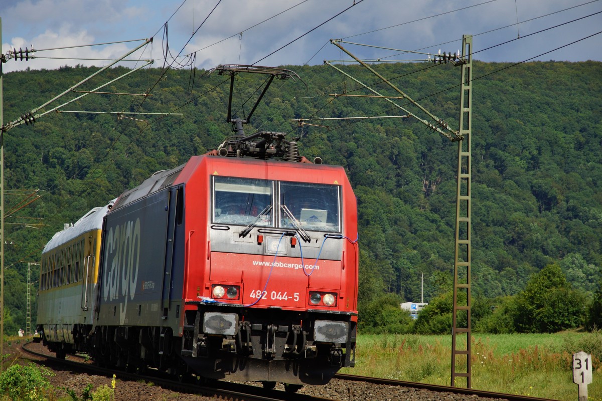 482 044-5 als Messzug unterwegs am 12.08.14 bei Harrbach.