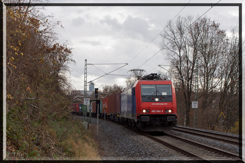 482 044 der SBB Cargo fuhr am 14.10.2015 durch Plauen