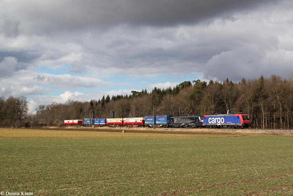 482 045 und 189 927 mit KLV Zug am 22.02.2014 bei Eglharting.