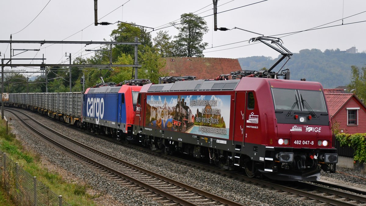482 047-8  Jim Knopf  ist zusammen mit 482 042-9 von Islikon mit einem Leerzug in Richtung Basel unterwegs. Aufgenommen in Villnachern AG am Morgen des 18.09.2020.