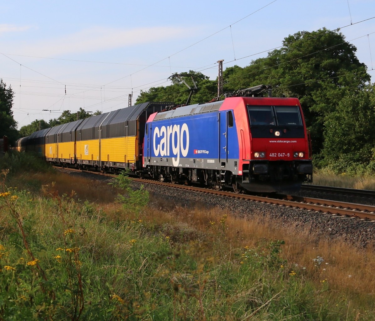482 047-8 mit geschlossenen ARS-Autotransportwagen in Fahrtrichtung Süden. Aufgenommen am 22.07.2014 bei Wahnebergen.