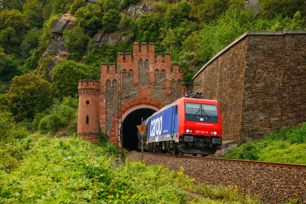 482 047-8 SBB Cargo am Loreley Tunnel, am 22.06.2019.
