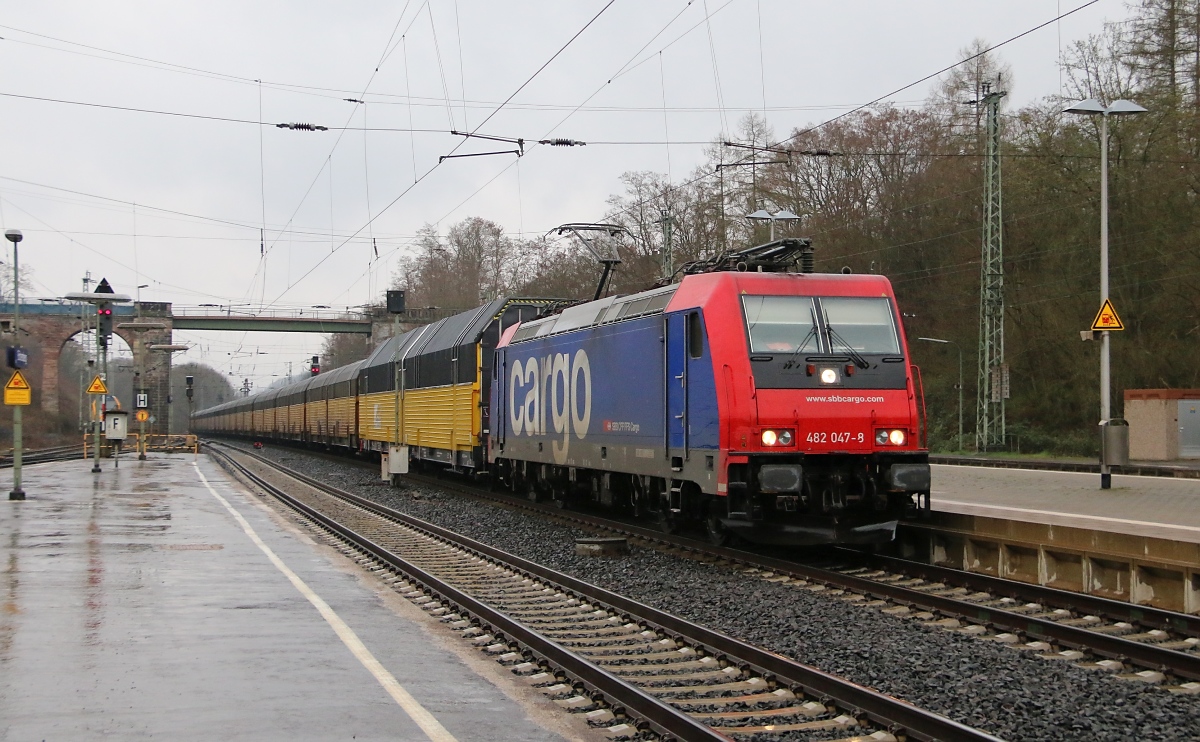 482 047-9 mit ARS-Autotransportzug in Fahrtrichtung Norden. Aufgenommen in Eichenberg am 22.03.2014.