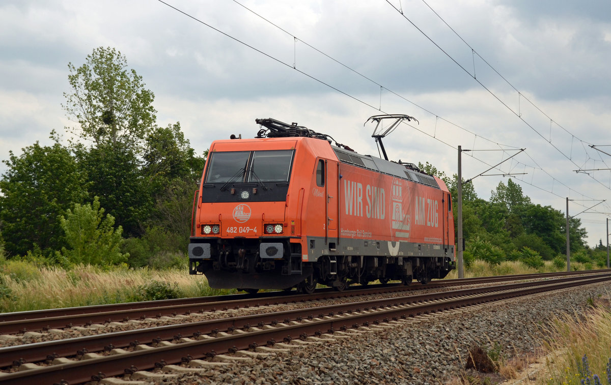 482 049 der Hamburg Rail Service rollte am 20.06.19 Lz durch Greppin Richtung Dessau.
