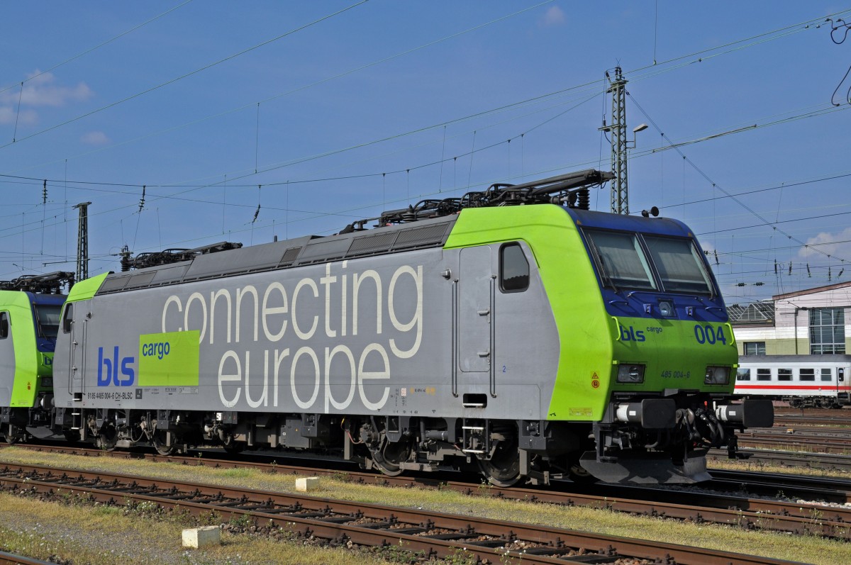 485 004-6 der BLS auf einem Abstellgleis am Badischen Bahnhof. Die Aufnahme stammt vom 06.04.2014.