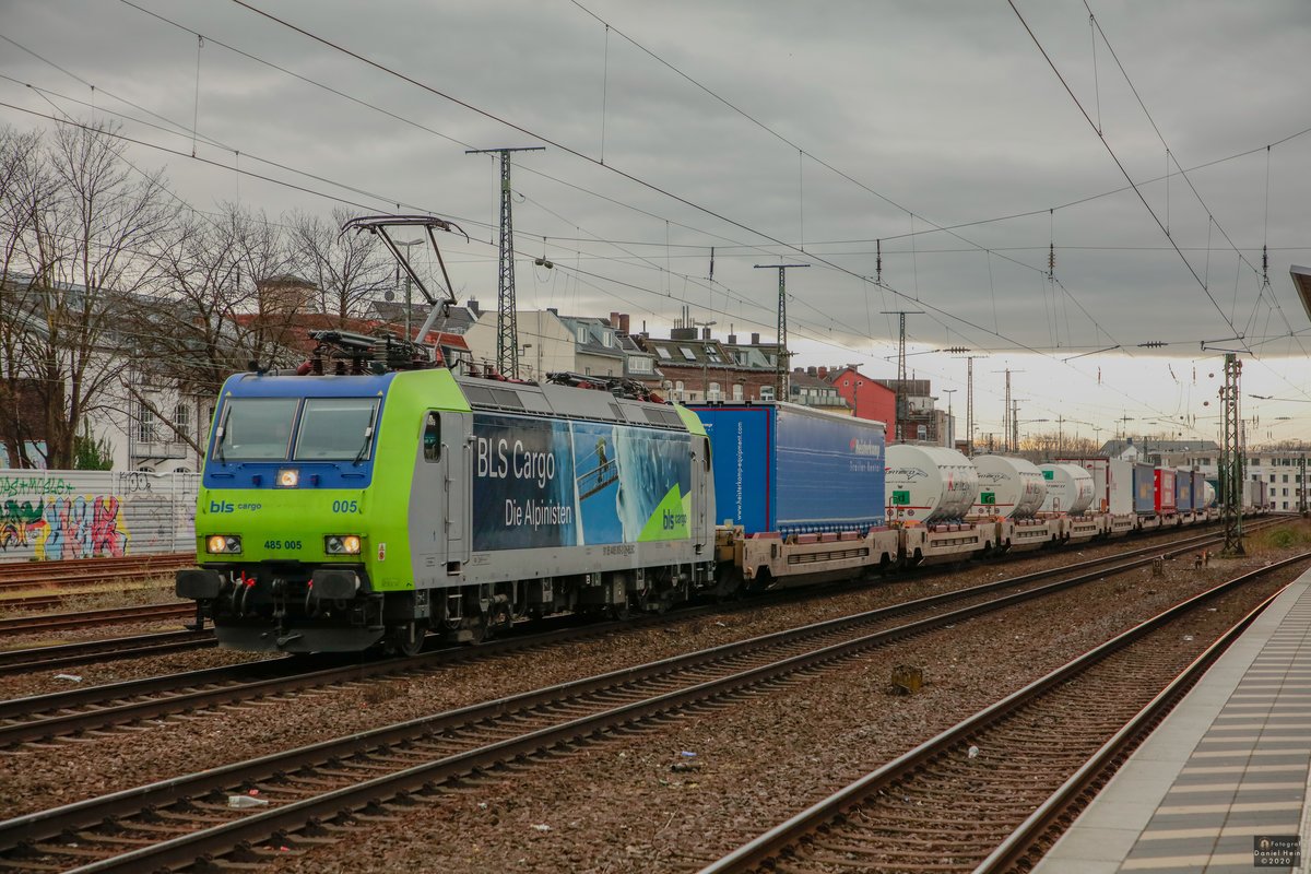 485 005 bls cargo mit KLV in K�ln West, Februar 2020.