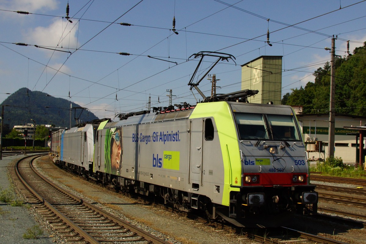 486 503 von BLS (angemietet durch Lokomotion)und 186 286 (Lokomotion)in Kufstein am 28.06.2014