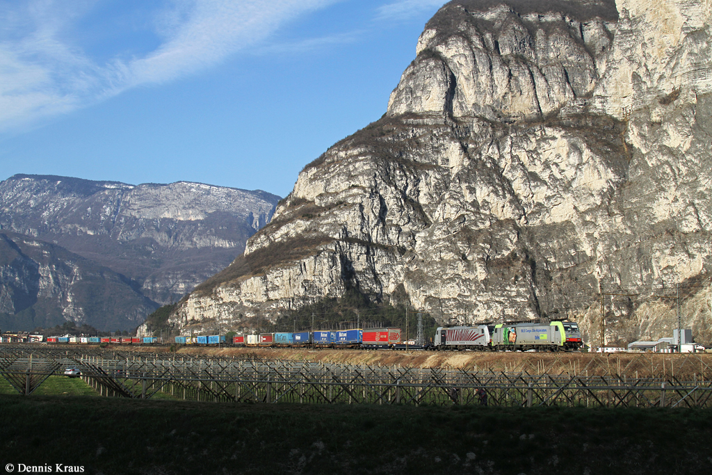 486 505 und 186 282 mit KLV Zug am 07.03.2015 bei Mezzocorona.