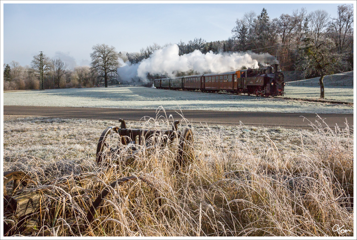 498.04 dampft mit einem Adventzug von Steyr nach Grünburg, durch das winterliche Steyrtal.
Sommerhubermühle 4.12.2016