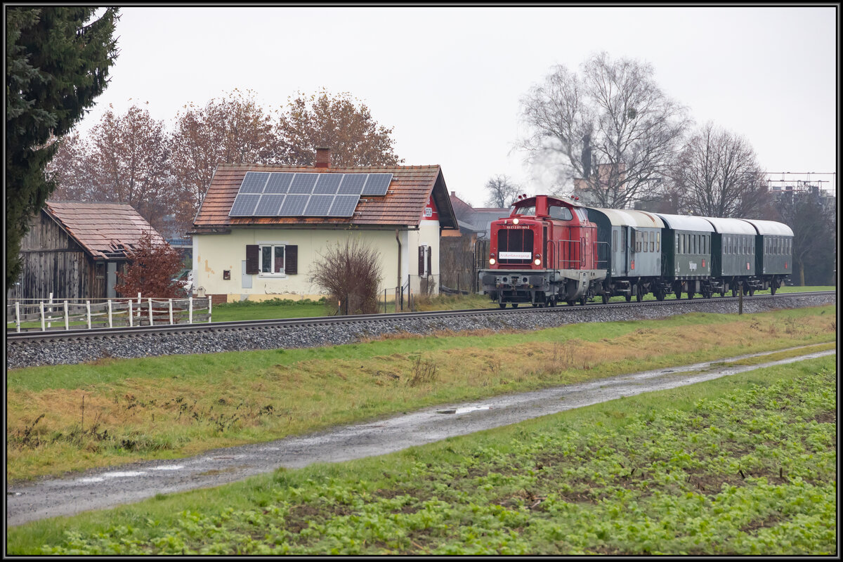 4.Dezember 2022. 
DH1100.1 zieht den ersten von 3  Nikolauszügen   an diesem leider verregneten Tag in richtung Deutschlandsberg Stadt bei Groß Sankt Florian. 