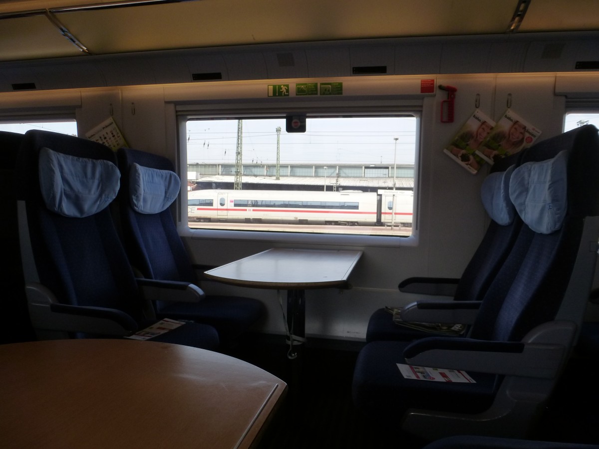 4er-Sitzgruppe in einem ICE 3, wie er von Dortmund nach M�nchen unterwegs war.
Das Bild entstand in Dortmund Hbf am 23.08.2013.
