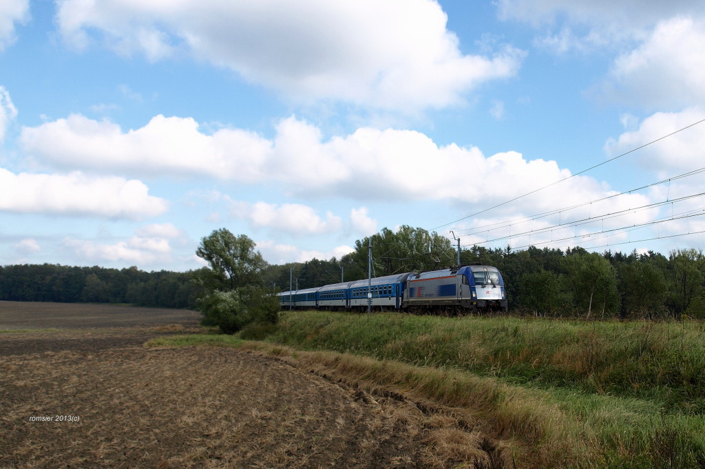 5 370 008 mit EIC 110 von Warszawa Wsch.(Warschau Ostbhf)nach Praha HL.N.(Prah)bei Tychy(Tichau)am 29.09.2013