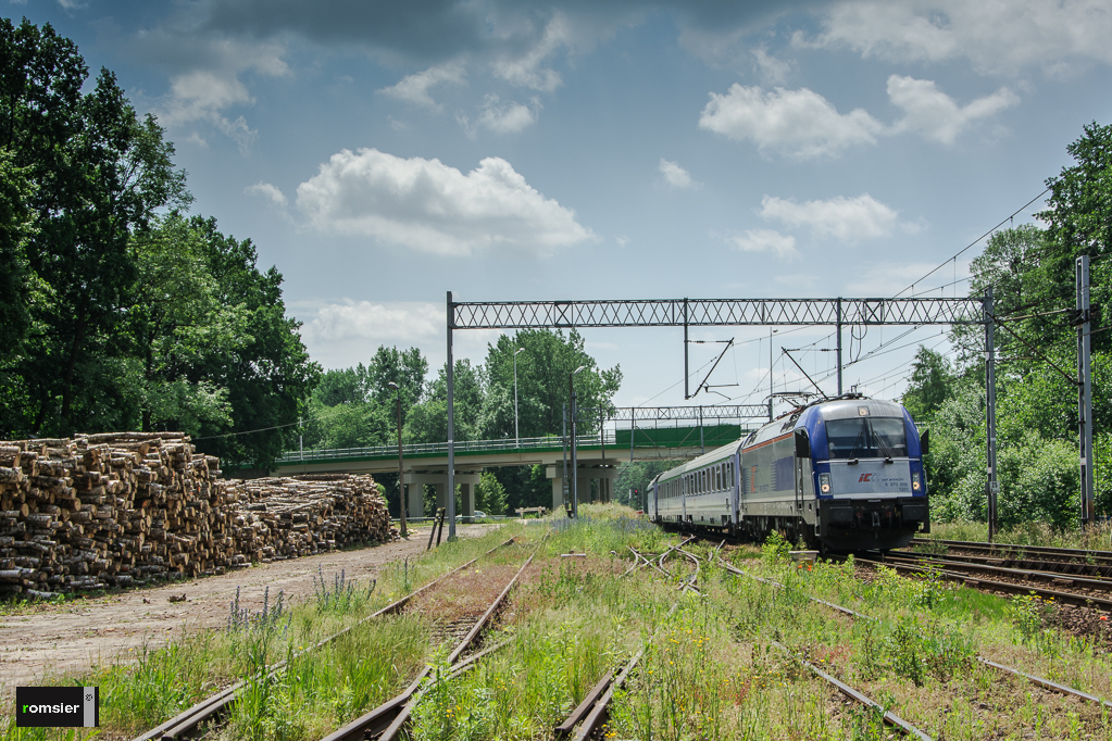 5 370 009 Husarz der PKP Intercity mit EIC 104 SOBIESKI von Wien Westbahnhof nach Gdynia Główna in Kobiór am 14.06.2015.