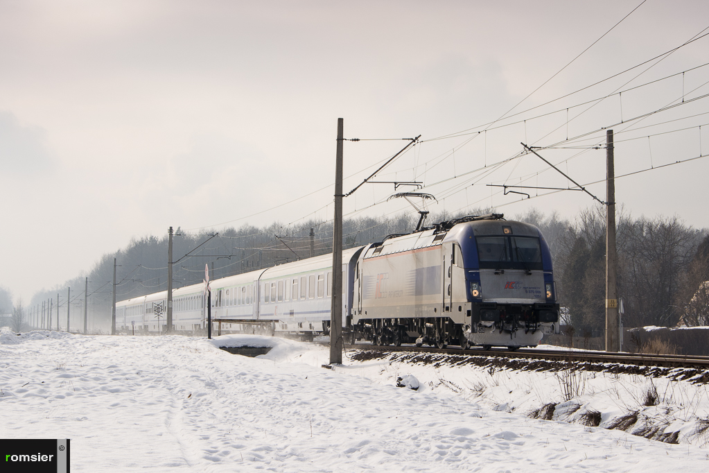 5 370 009 mit einem EIC 104 SOBIESKI von Wien Westbahnhof nach Gdynia Główna am 04.02.2015 in Tychy(Tichau). 