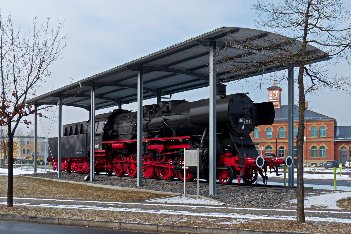 50 2146 als Lokdenkmal auf dem Parkplatz der Waggonfabrik in Weiden Oberpfalz 03.03.2018
