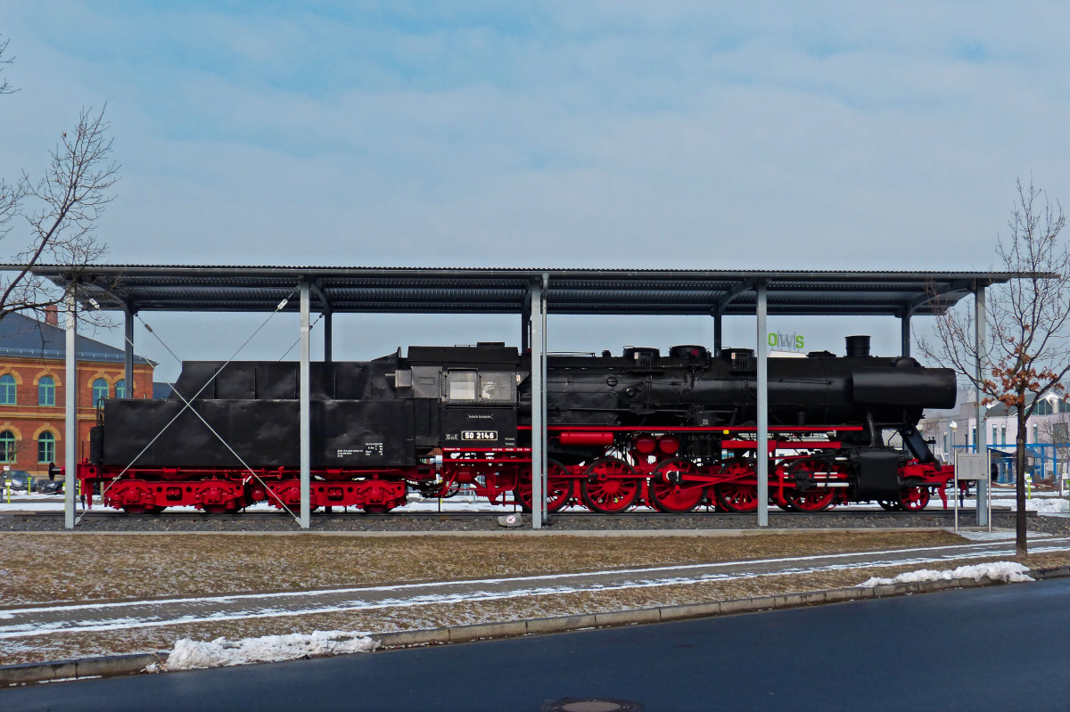 50 2146 als Lokdenkmal auf dem Parkplatz der Waggonfabrik in Weiden Oberpfalz 03.03.2018