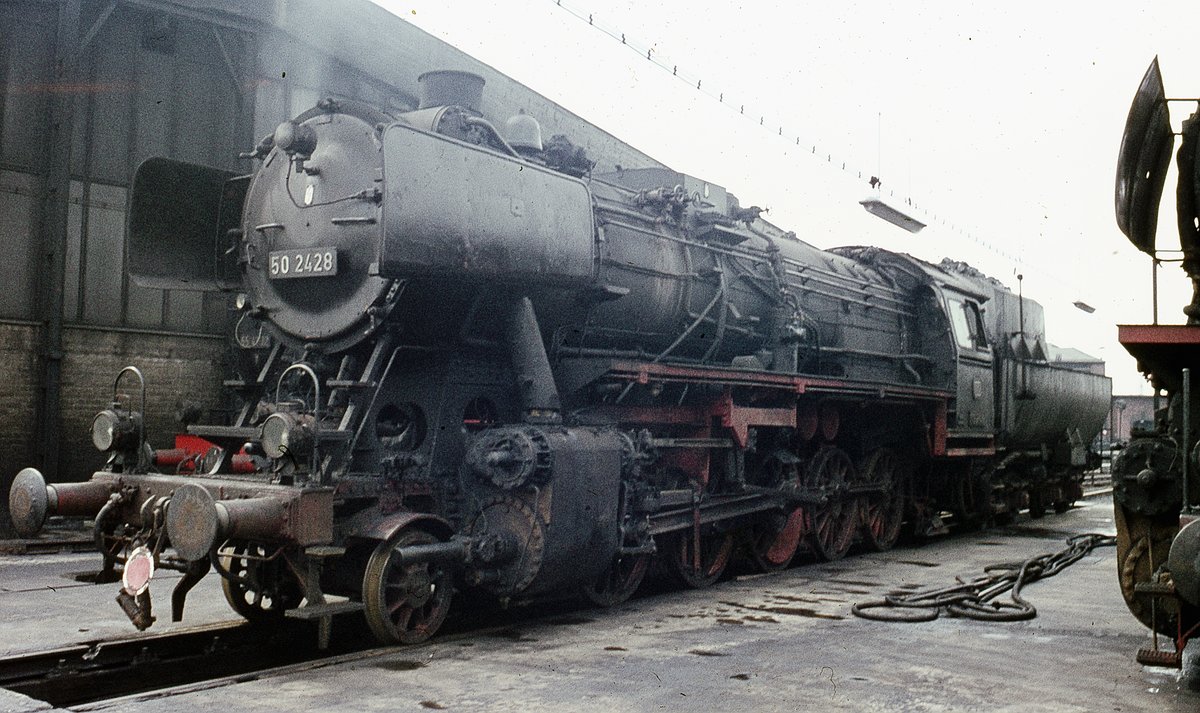 50 2428   schräg v.v.   im Bw