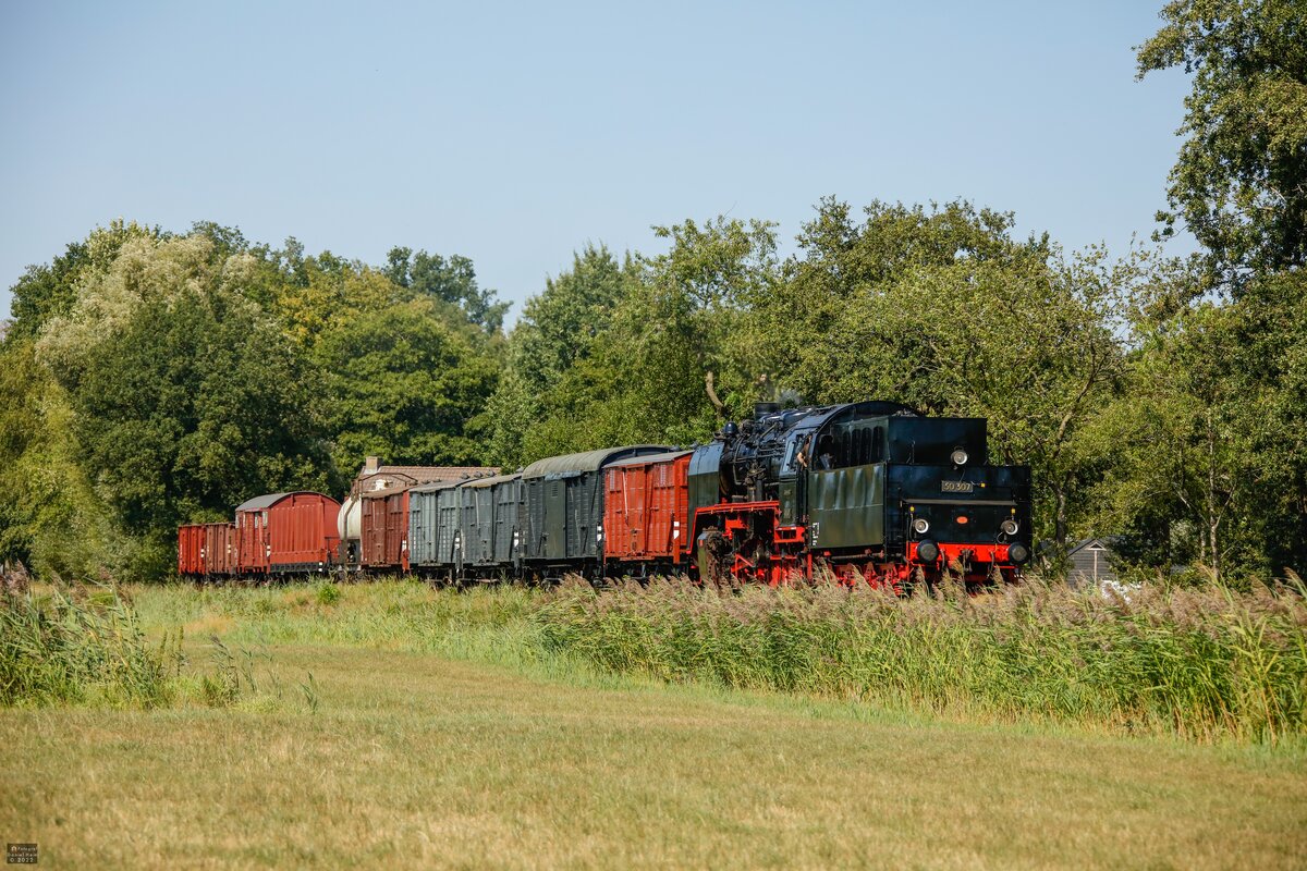 50 307 mit Güterzug in Loenen, am 03.09.2022.