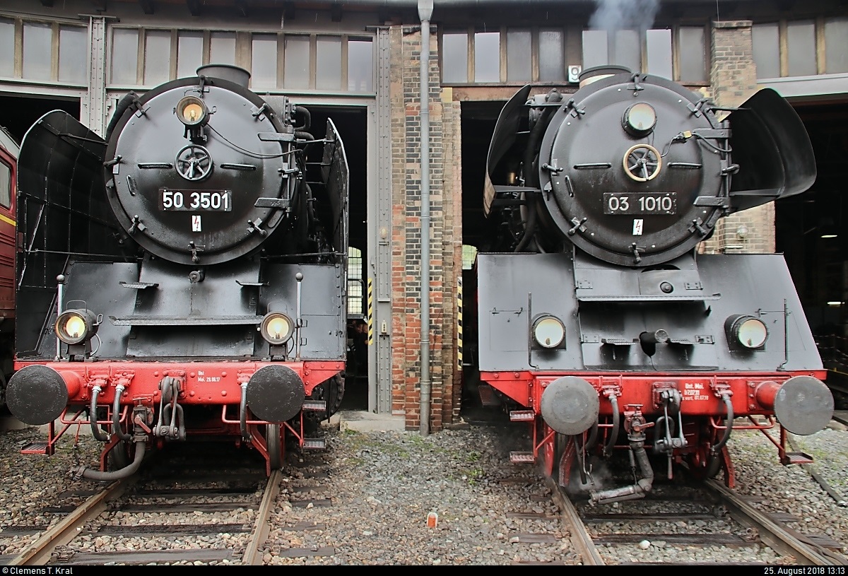 50 3501 des Dampflokwerks Meiningen und 03 1010-2 der Traditionsgemeinschaft Bw Halle P e.V. stehen anlässlich des Sommerfests unter dem Motto  Diesellokomotiven der ehemaligen DR  vor dem Ringlokschuppen des DB Musems Halle (Saale).
Bild durchlief die Selbstfreischaltung.
[25.8.2018 | 13:13 Uhr]