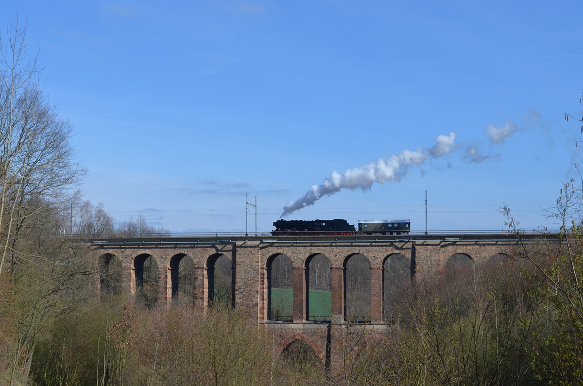 50 3648-8 des Sächsische Eisenbahnmuseum e.V. Chemnitz-Hilbersdorf aud dem Viadukt in Waldheim von Chemnitz nach Dresden unterwegs 29.03.2019