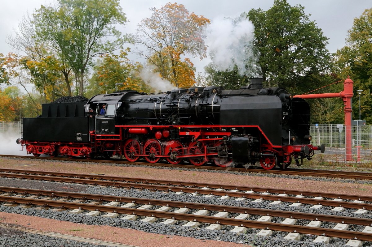 50 380 am 07.10.2017 im Rahmen einer Sonderzugveranstaltung der Nostalgiereisen Bebra e.V. auf Umsetzfahrt im Bahnhof Bad Salzungen. (Bild 1)