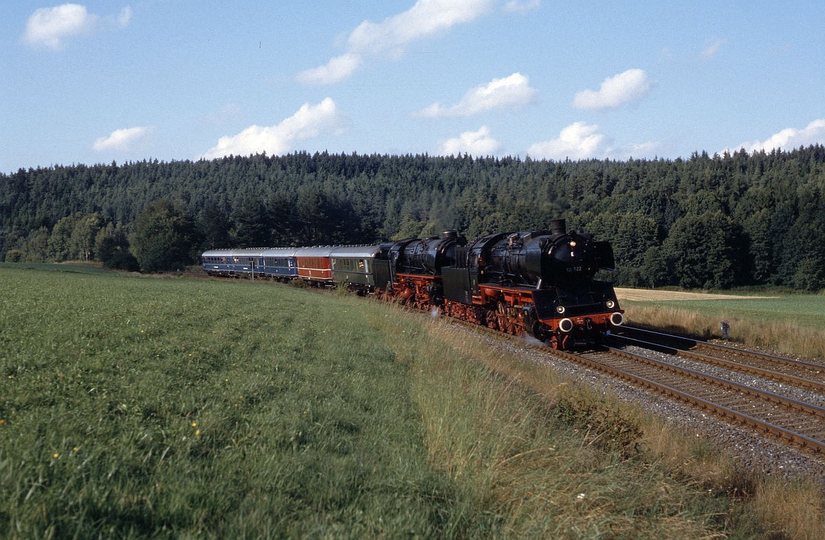 50 622 und 01 1066 der UEF am 1.9.1985 zwischen Pegnitz und Neuhaus.
