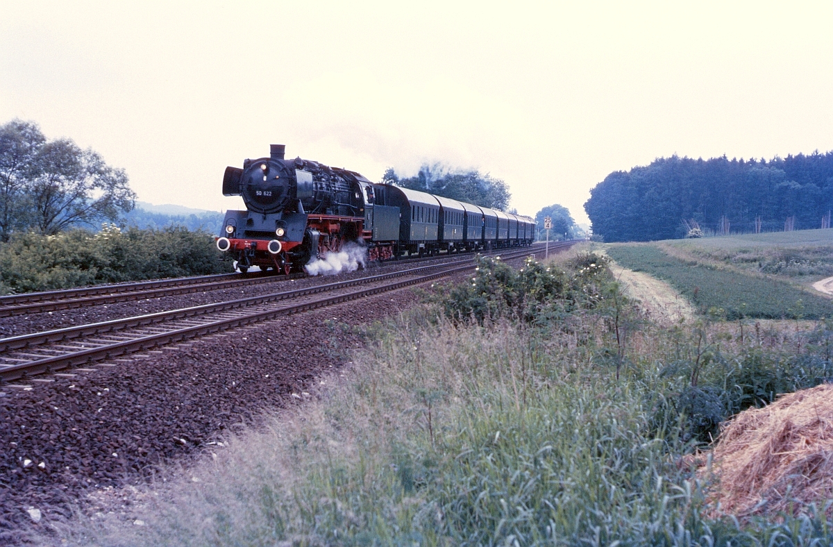 50 622 mit Donnerbchsenzug bei Reichenschwand, September 1985