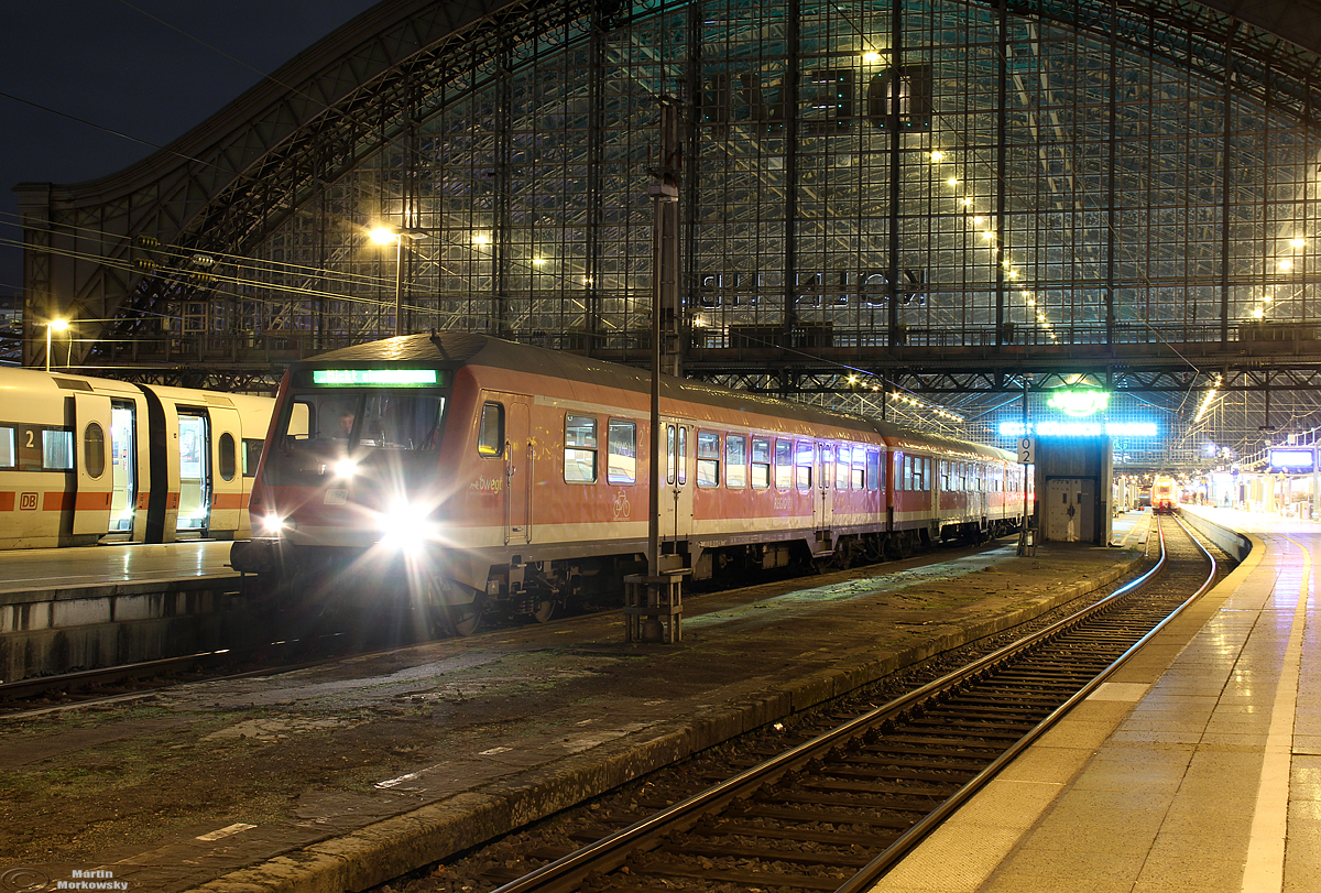 50 80 80-35155-6 Bnrfzf D-TRAIN am Ersatzzug, welcher von 189 902 befördert wurde, am Zug mit 185 696 befand sich ein TRI Wittenberger in vollen Farben, leider ist mir da kein Foto gelungen, Köln Hbf 21.12.2019