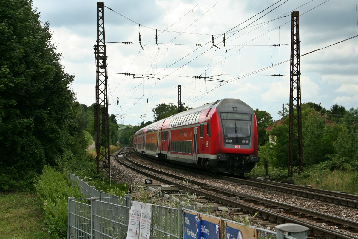 50 80 86-35 063-6 am Zugschluss eines RE's von Offenburg nach Schliengen am Nachmittag des 12.07.14 in Leutersberg.
Zuglok der Garnitur war am diesem Tag 146 232-4.