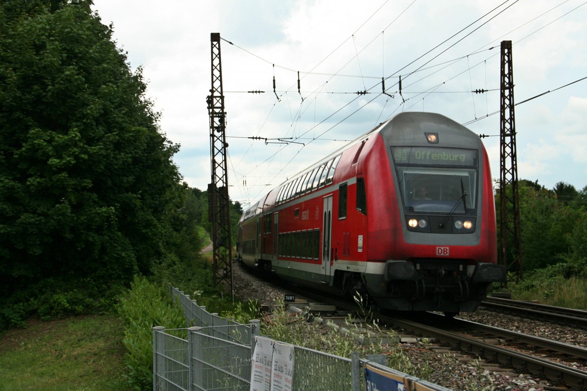 50 80 86-35 065-1 an der Zugspitze eines RE's von Schliengen ber Freiburg (Breisgau) Hbf nach Offenburg am Nachmittag des 12.07.14 in Leutersberg.
Am Zugschluss schob 146 114-4.