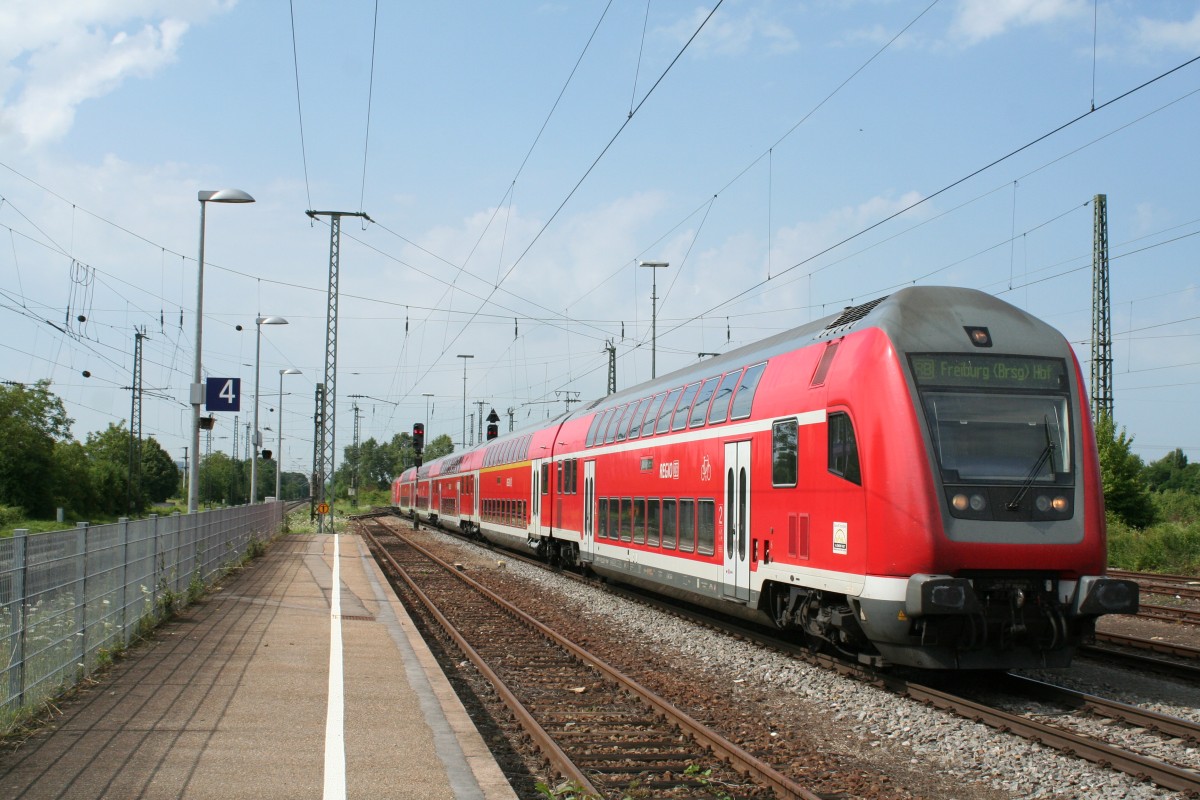 50 80 86-35 068-5 als Steuerwagen einer RB von Neuenburg (Baden) nach Freiburg (Breisgau) Hbf am Vormittag des 25.07.13 bei der Einfahrt in Mllheim (Baden).