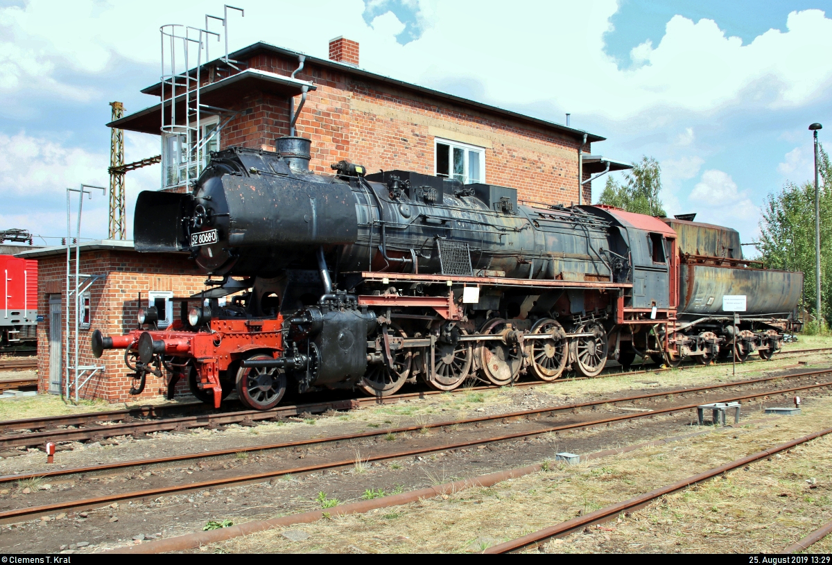 50 8068 des Sächsischen Eisenbahnmuseum Chemnitz-Hilbersdorf e.V. (SEM) steht anlässlich des 28. Heizhausfests im SEM.
[25.8.2019 | 13:29 Uhr]