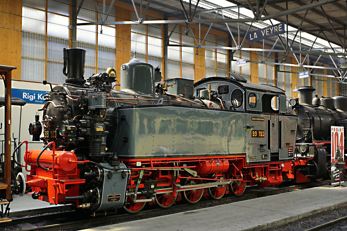 50 Jahre «Museumsbahn Blonay-Chamby»
1968 bis 2018
MEGA STEAM FESTIVAL VOM 19. MAI 2018
Verschiedene Impressionen von Chaulin-Museum.
Die noch nicht betriebstüchtige G 5/5 99.193 mit neuem Anstrich.
Foto: Walter Ruetsch
