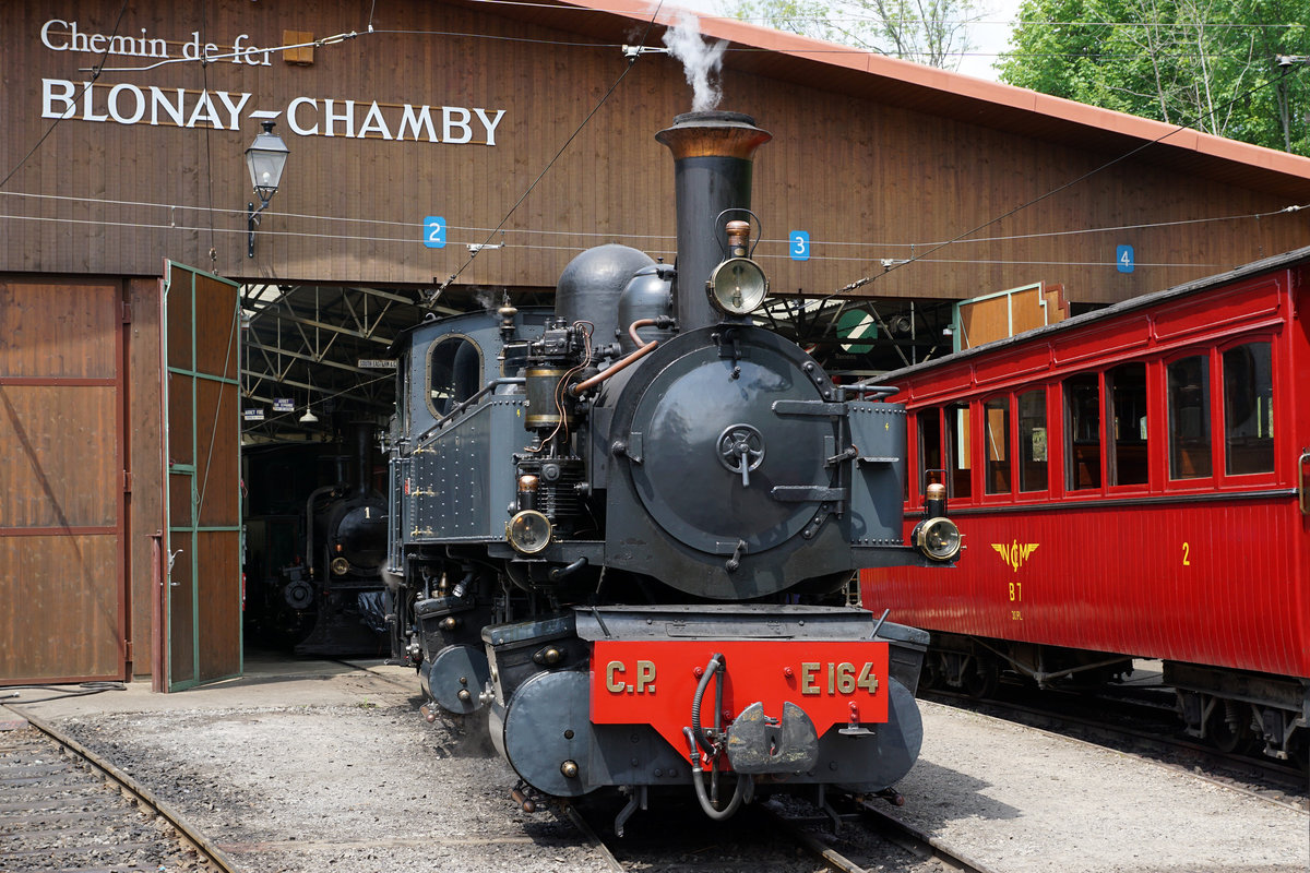50 Jahre «Museumsbahn Blonay-Chamby»
1968 bis 2018
MEGA STEAM FESTIVAL VOM 19. MAI 2018
Verschiedene Impressionen von Chaulin-Museum.
Die Gastlok G 2x 2/2 E164, 1905 CP
Foto: Walter Ruetsch
