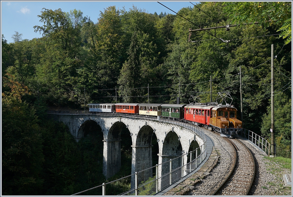 50 Jahre Blonay Chamby - MEGA BERNINA FESTIVAL: Die RhB Ge 2/2  Asnin  (Eselchen) im Vorspanndienst auf der Bergfahrt von Blonay nach Chamby auf der Baye de Clarens Viadukt.

15. Sept. 2018