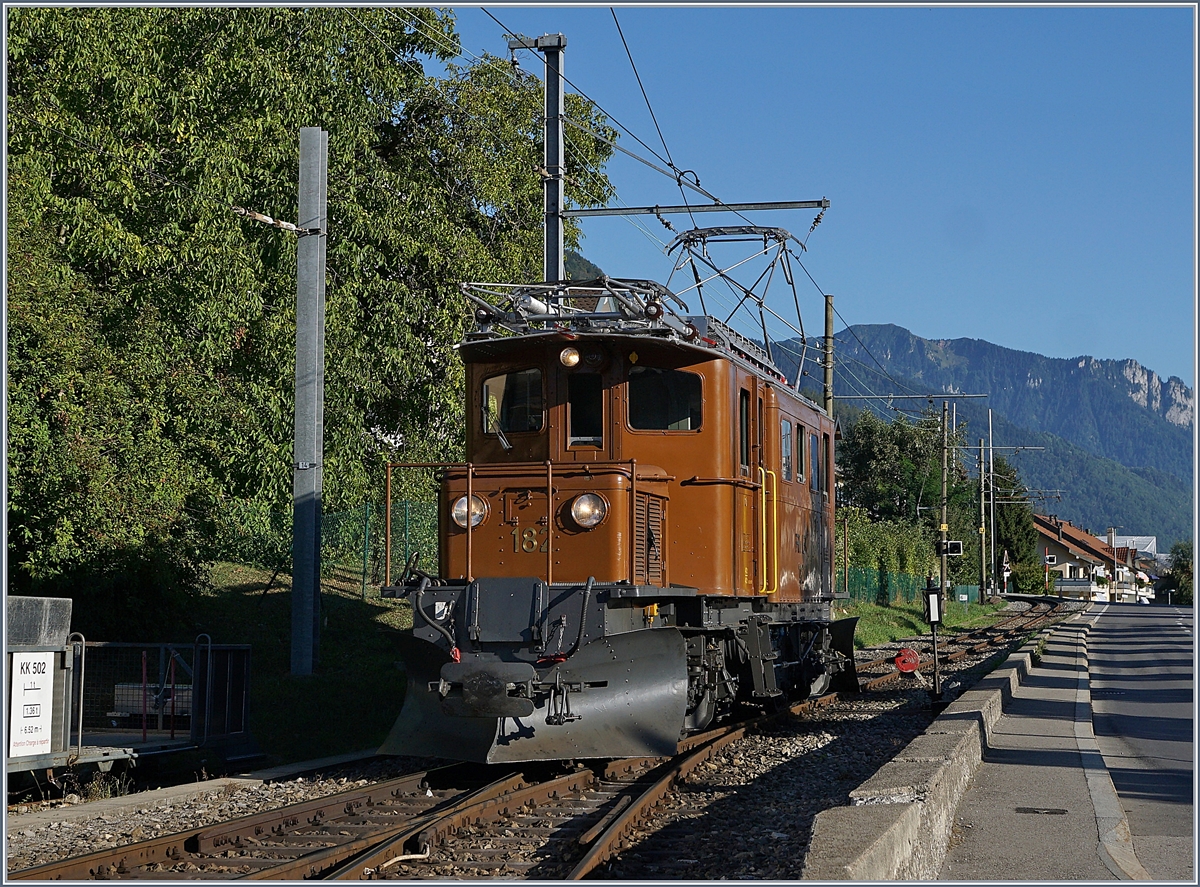 50 Jahre Blonay Chamby - MEGA BERNINA FESTIVAL: das Bernina Krokodil Ge 4/4 182 rangiert in Blonay.
8. Sept. 2018