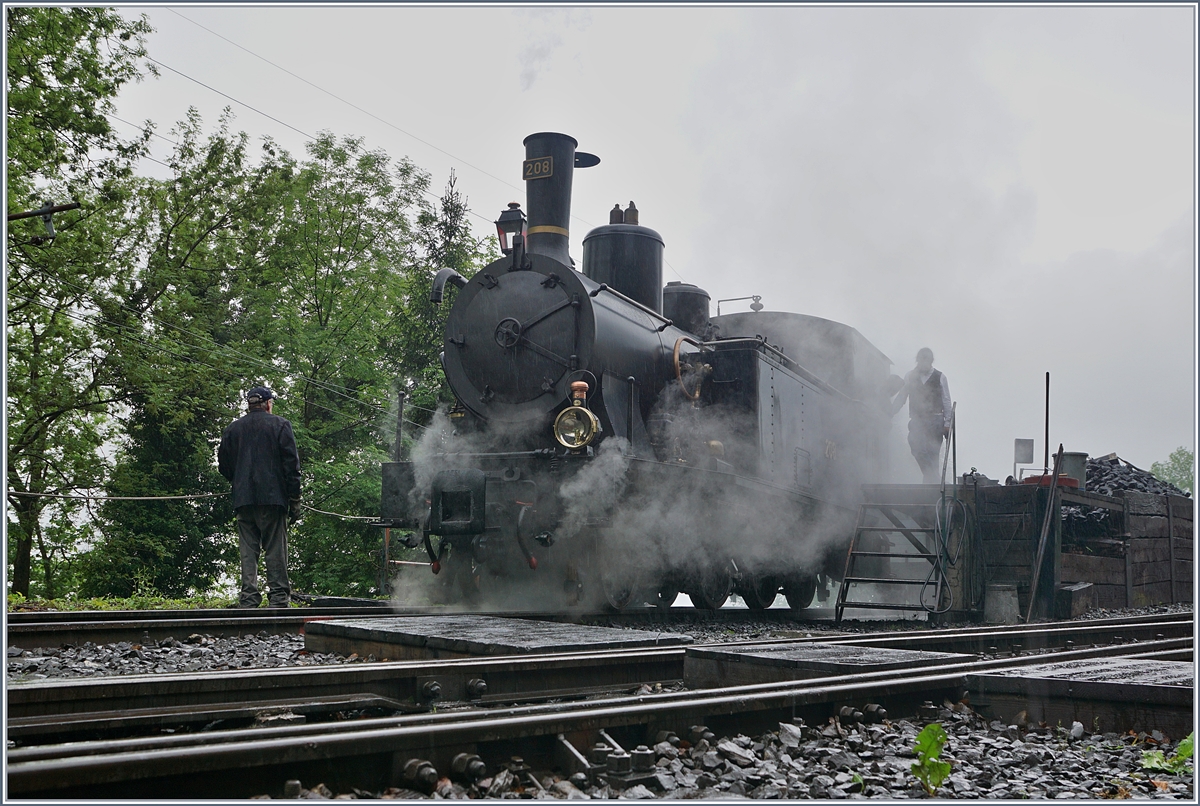 50 Jahre Blonay - Chamby; Mega Steam Festival: In Chaulin wird die 1913 gebaute SBB G 3/4 208 bekohlt und mit Wasser versorgt. Die schöne Lok wird von der  Ballenberg Dampfbahn  gepflegt und unterhalten. 
10. Mai 2018