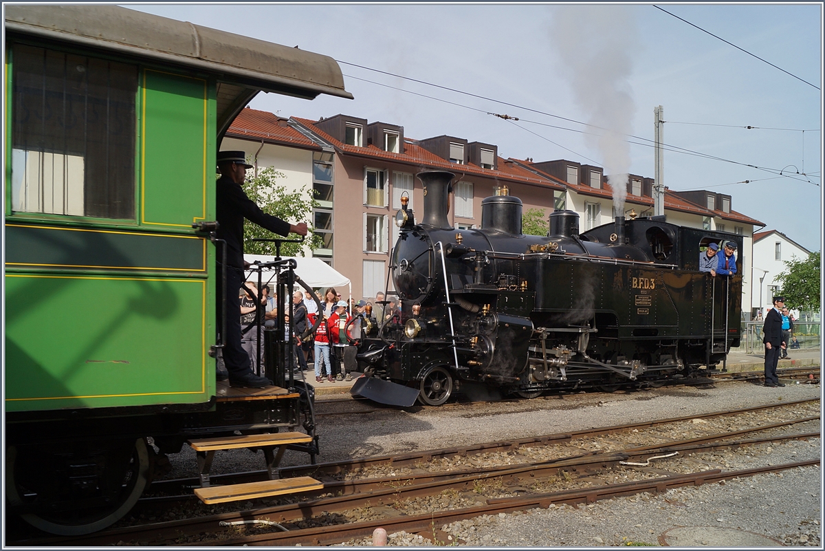 50 Jahre Blonay - Chamby; Mega Steam Festival: Am Samstag, den 12. Mai bot nicht nur die Blonay-Chamby Bahn, sondern auch das Wetter beste Voraussetzungen für ein gelungenes Fest. Das Bild zeigt die BFD HG3/4 N° 3 (Baujahr 1913) der Blonay-Chaby Bahn, welche auf den links im Bild heranrollenden Zug nach Chaulin wartet. 
12. Mai 2018