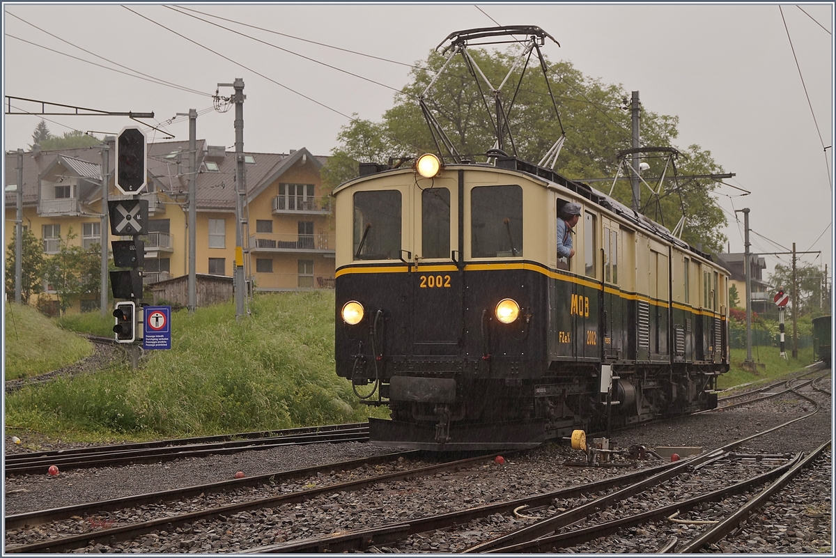 50 Jahre Blonay - Chamby; Mega Steam Festival: Regenwetter hat immerhin den Vorteil, dass dem Fotografgen kaum Besucher ins Bild laufen...
Der MOB FZe 6/6 2002 in Blonay.

13. Mai 2018