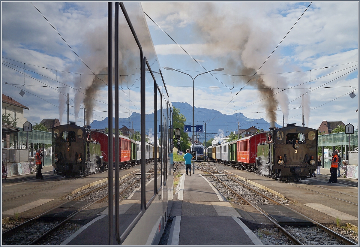 50 Jahre Blonay - Chamby; Mega Steam Festival: Die BFD HG 3/4 N° 3 und die FO HG 3/4 N° 4 sind mit ihrem  Riviera Belle Epoque  nach Vevey in Blonay angekommen und zumindest die BFD HG 3/4 spiegelt sich im MVR GTW. 
21. Mai 2018