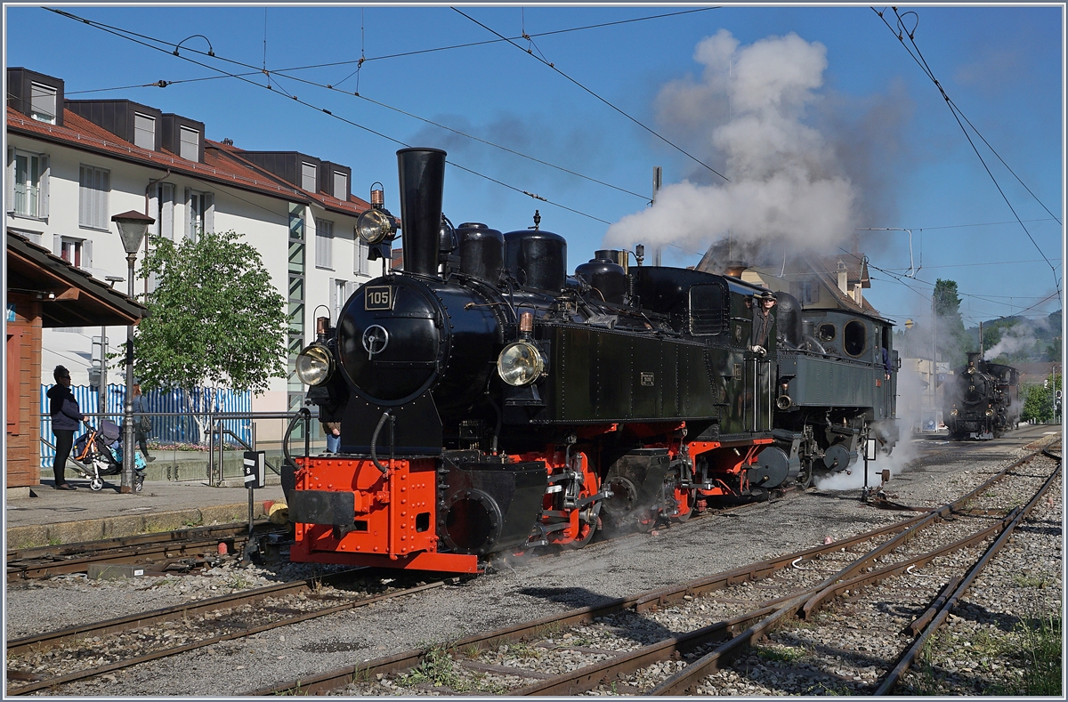 50 Jahre Blonay - Chamby; Mega Steam Festival: die SEG G 2x 2/2 105 und die CP E 164 verlassen nun ebenfalls Blonay Richtung Chamby.
11. Mai 2018