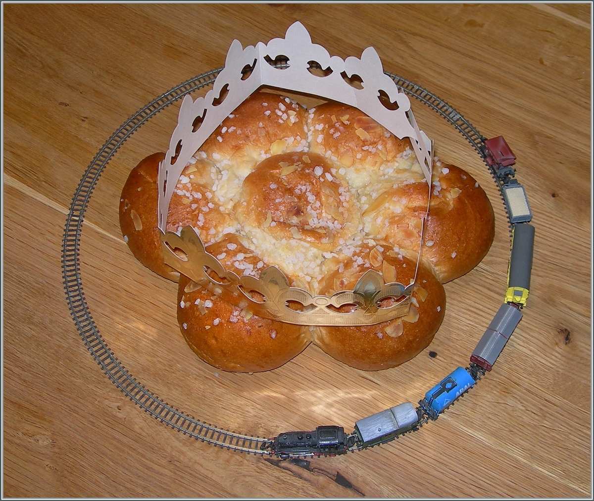 50 Jahre Märklin Mini Club (1972 - 2022) Gerade wegen ihrer  Grösse  ist die märklin mini club Z Spur im Massstab 1:220 die Königsklasse - denn nicht die Masse sondern die Genialität kürt hier die die kleine Bahn. 
In diesem Sinne ein frohes Fest der  Weisen aus dem Morgenland  für morgen.

5. Januar 2022