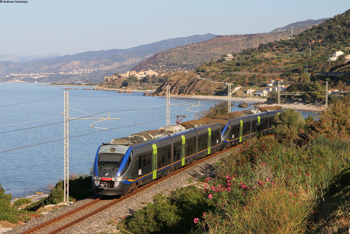 501 064-1 und 501 065-8 als R 12765 (Messina Centrale-Palermo Centrale) bei Tusa 4.10.16