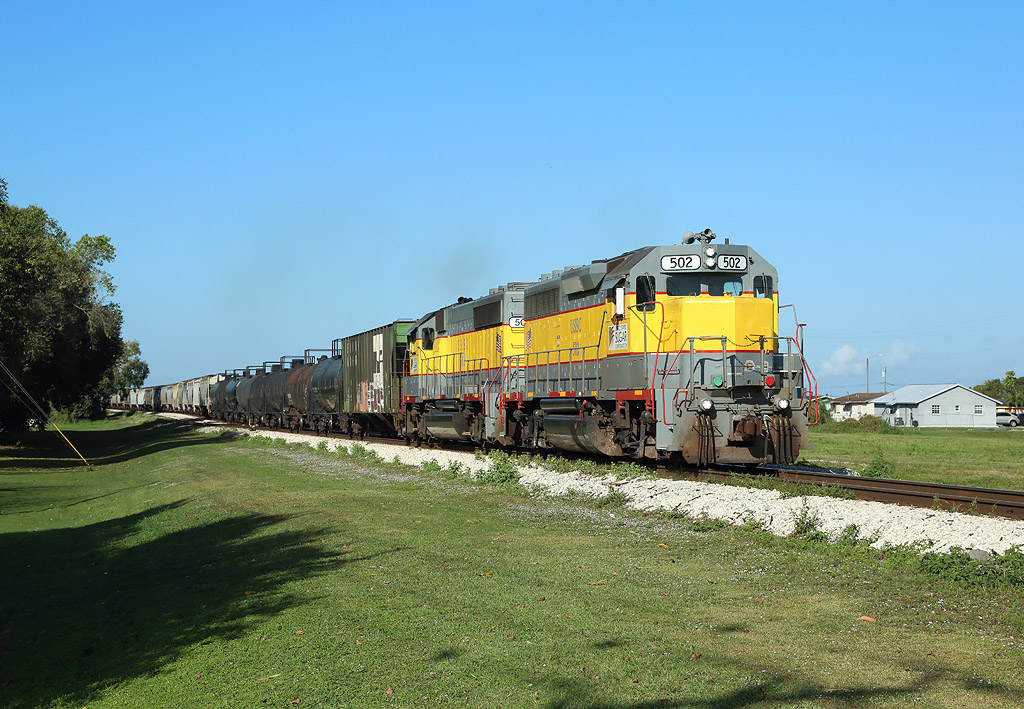 502 & 504 pass South Bay whilst working the Fort Pierce Turn from Clewiston,  17 Feb 2020
