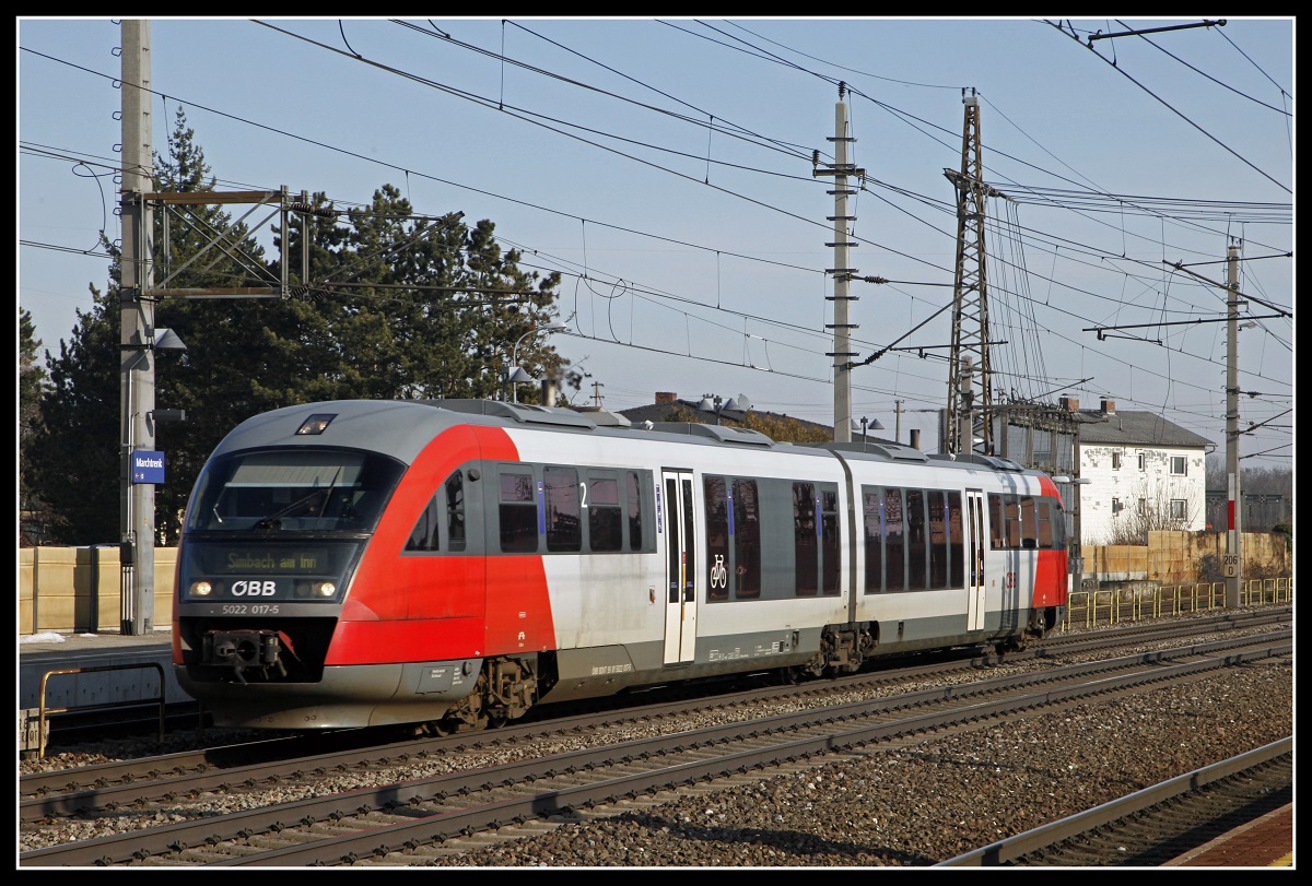 5022 017 fährt am 31.01.2019 durch den Bahnhof Marchtrenk.