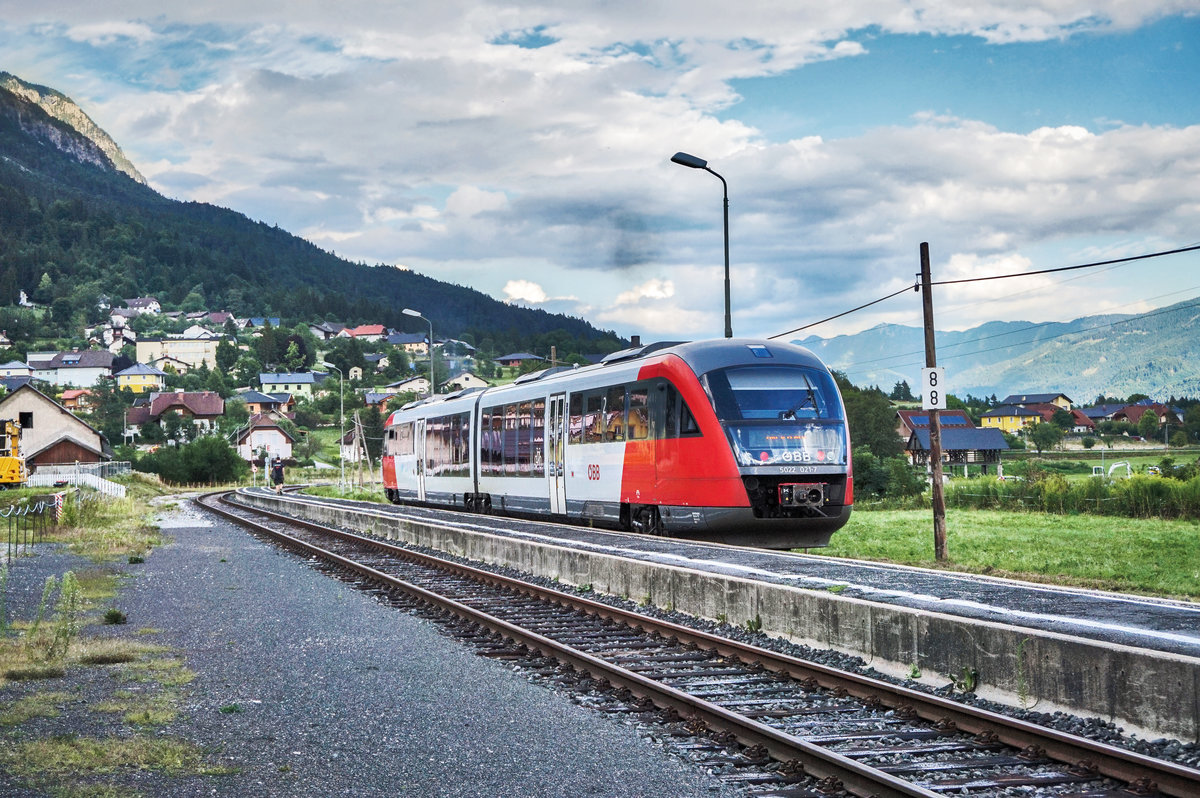 5022 021-7  Stadt Wolfsberg  fährt als S4 4826 (Hermagor - Villach Hbf) aus dem Bahnhof Nötsch aus.
Aufgenommen am 28.7.2017.