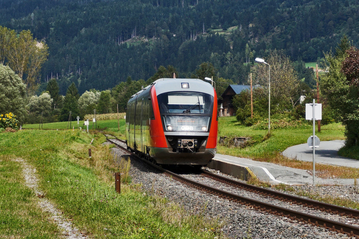 5022 021-7  Stadt Wolfsberg  hält als R 4812 (Kötschach-Mauthen - Villach Hbf), an der Haltestelle Gundersheim.
Aufgenommen am 6.9.2016.